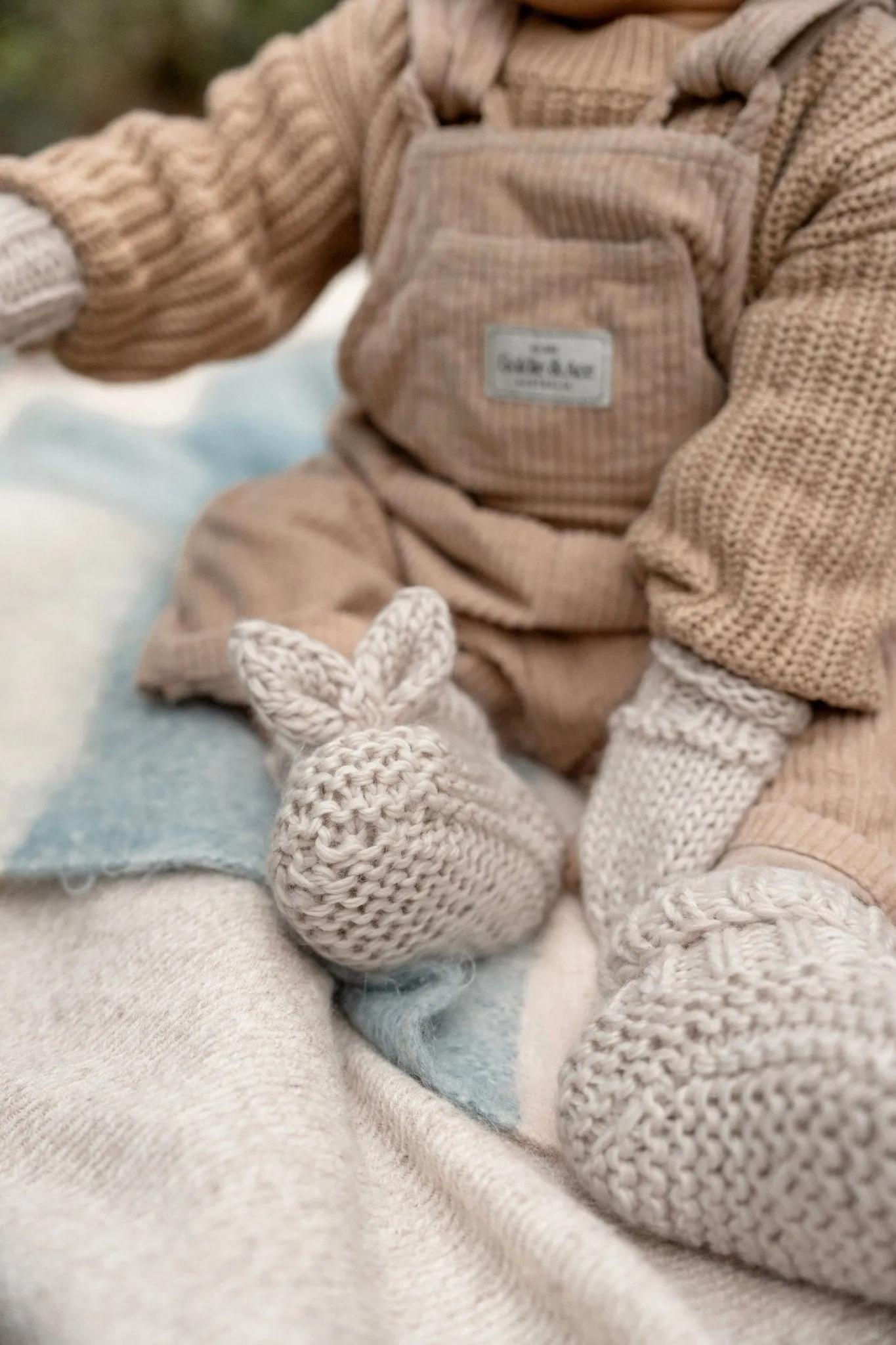 Cottontail Mittens Oatmeal