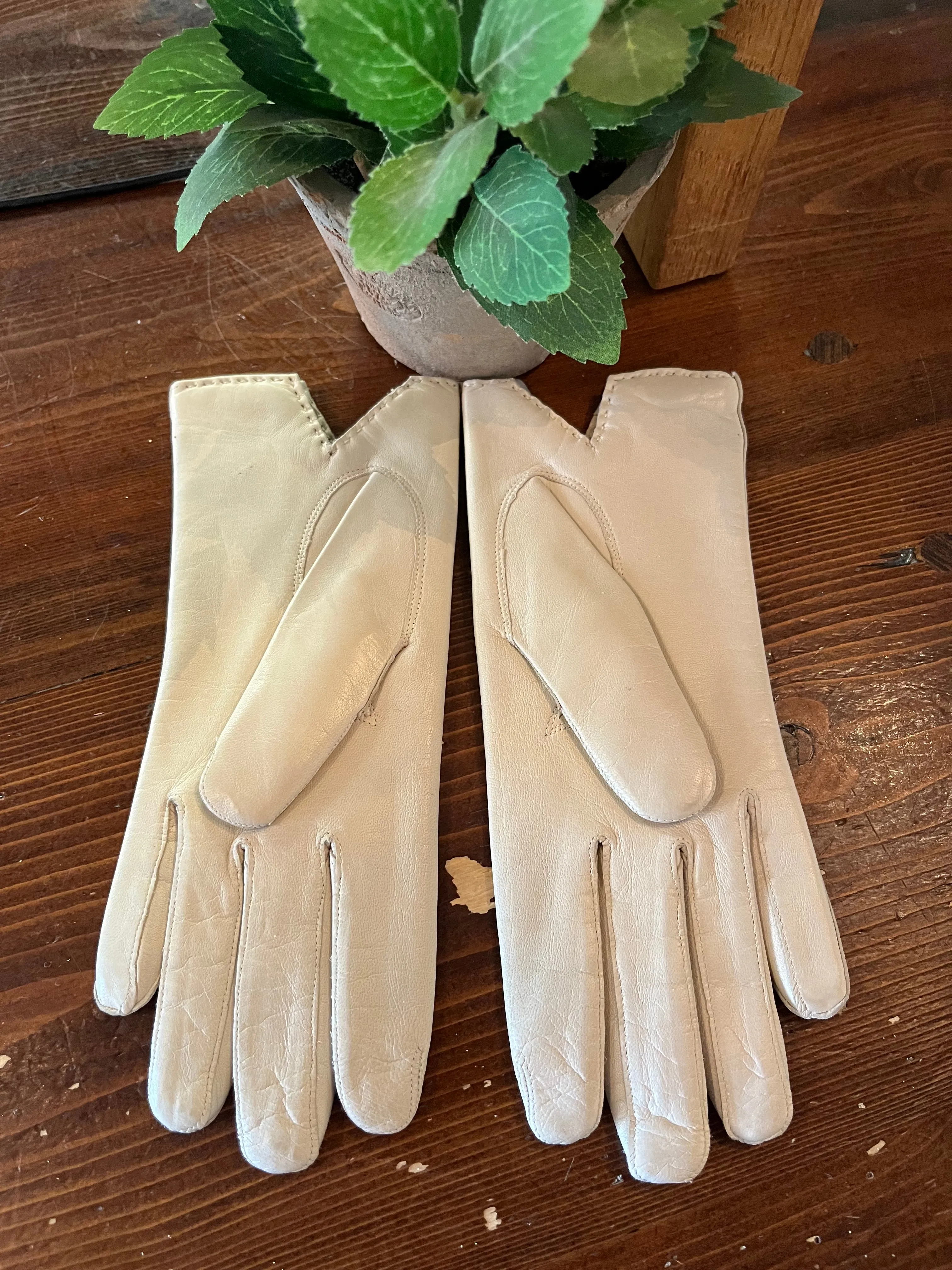 Cream Gloves - Size 7