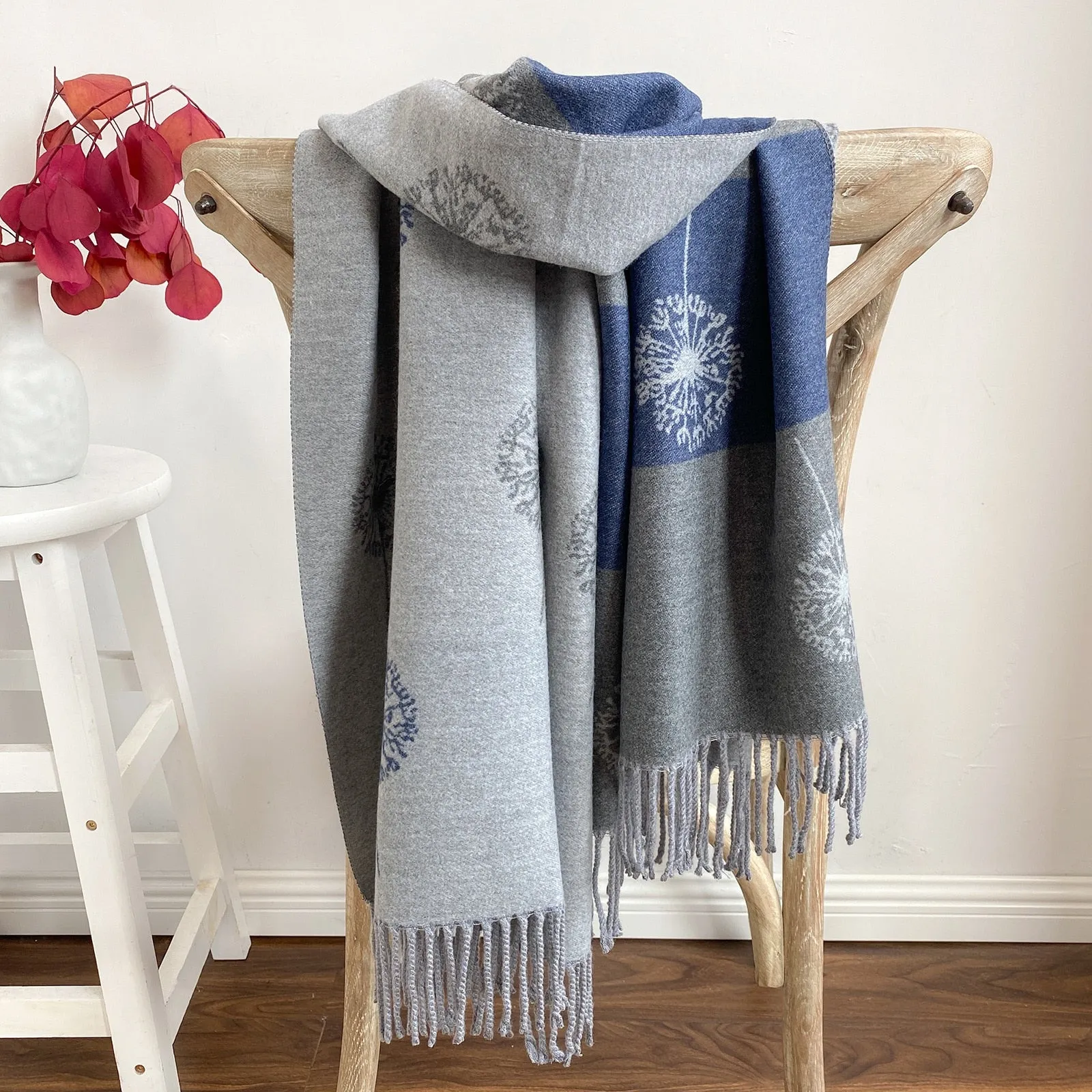 New Fashionable Winter Cashmere Scarf with Tassels and Plaid Pattern - Women's Shawl